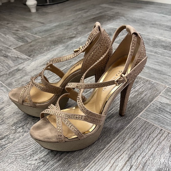 Gold Gianni Bini heels - Picture 1 of 7